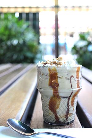 Popcorn &amp; Salted Caramel Sundae