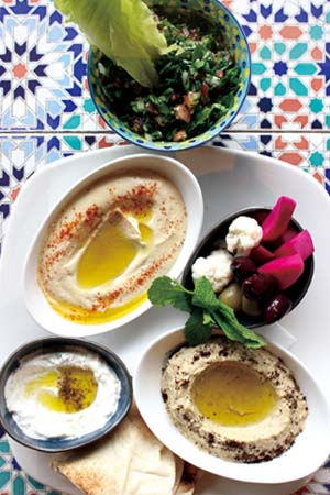 Hummus, babaganoush &amp; minted labne with house pickled vegetables + Tabbouleh salad 