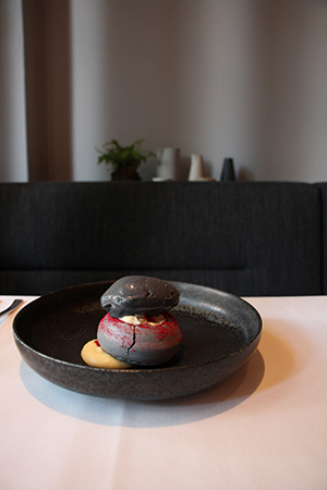 avlova, black sesame, summer fruits 