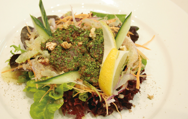 鶏レバーのサラダ